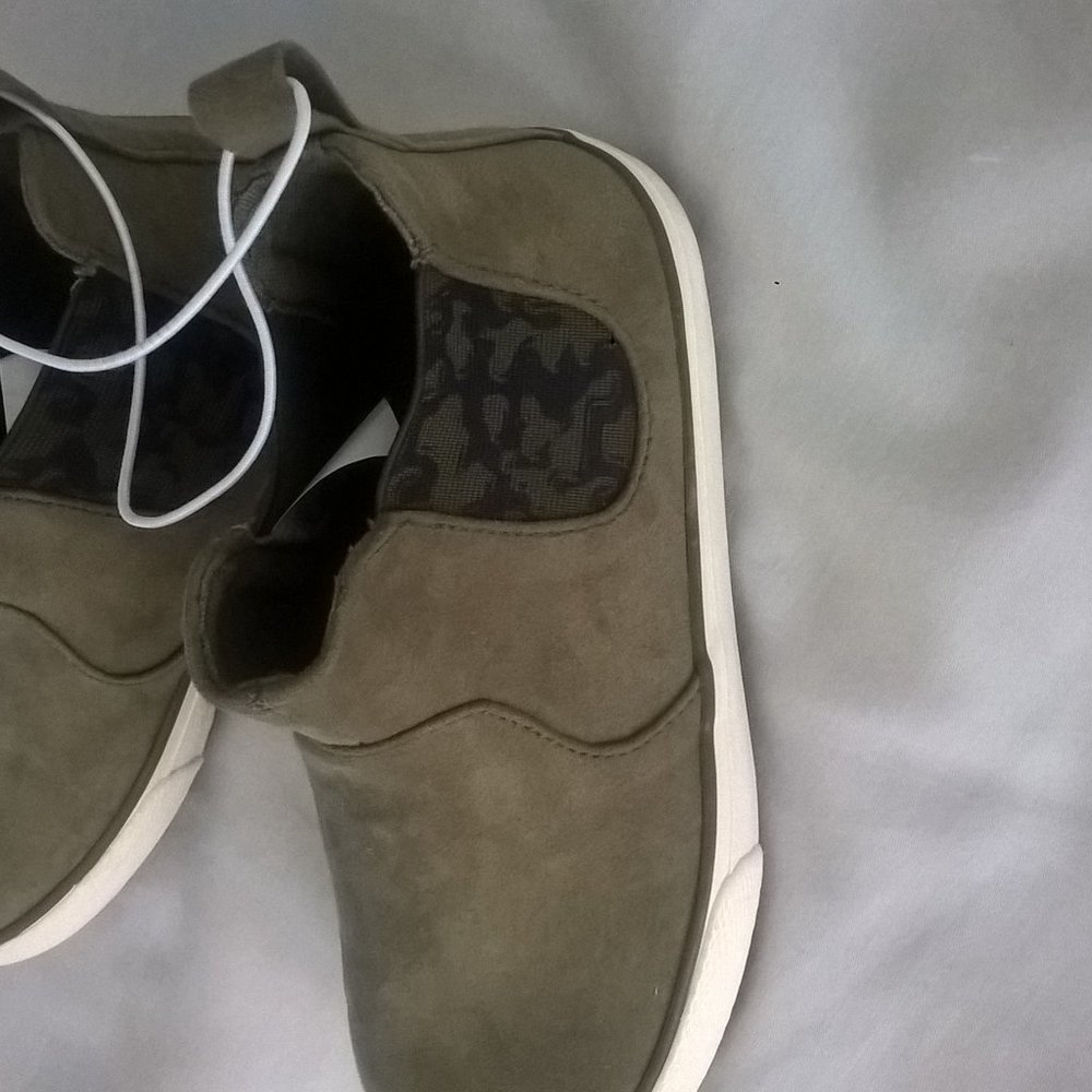 Cat & Jack Olive green toddler boys slip on shoes - Picture 5 of 6